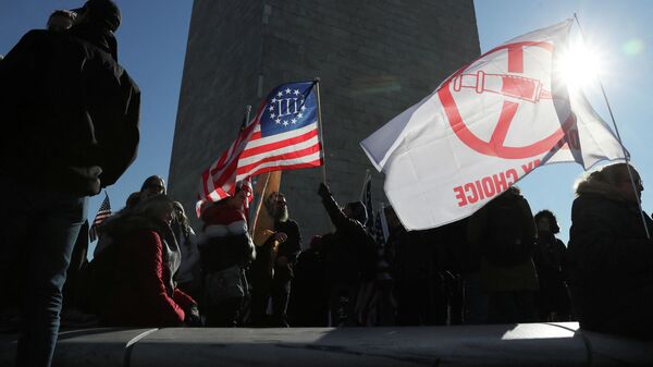 Manifestantes protestan contra la vacunación anti-COVID obligatoria en Washington, EEUU - Sputnik Mundo