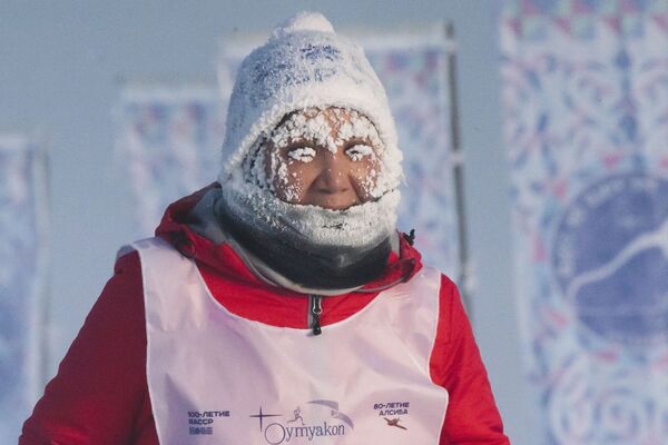 Tanto los hombres, como las mujeres tomaron parte en la carrera más fría del mundo. - Sputnik Mundo