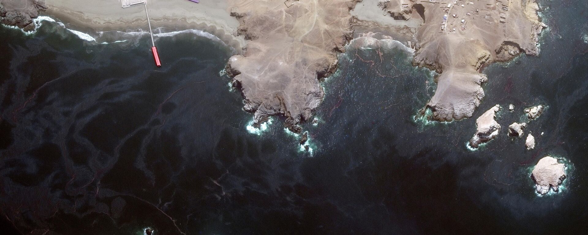 El daño causado por el derrame de petróleo ocurrido en el mar de Lima, Perú - Sputnik Mundo, 1920, 25.01.2022
