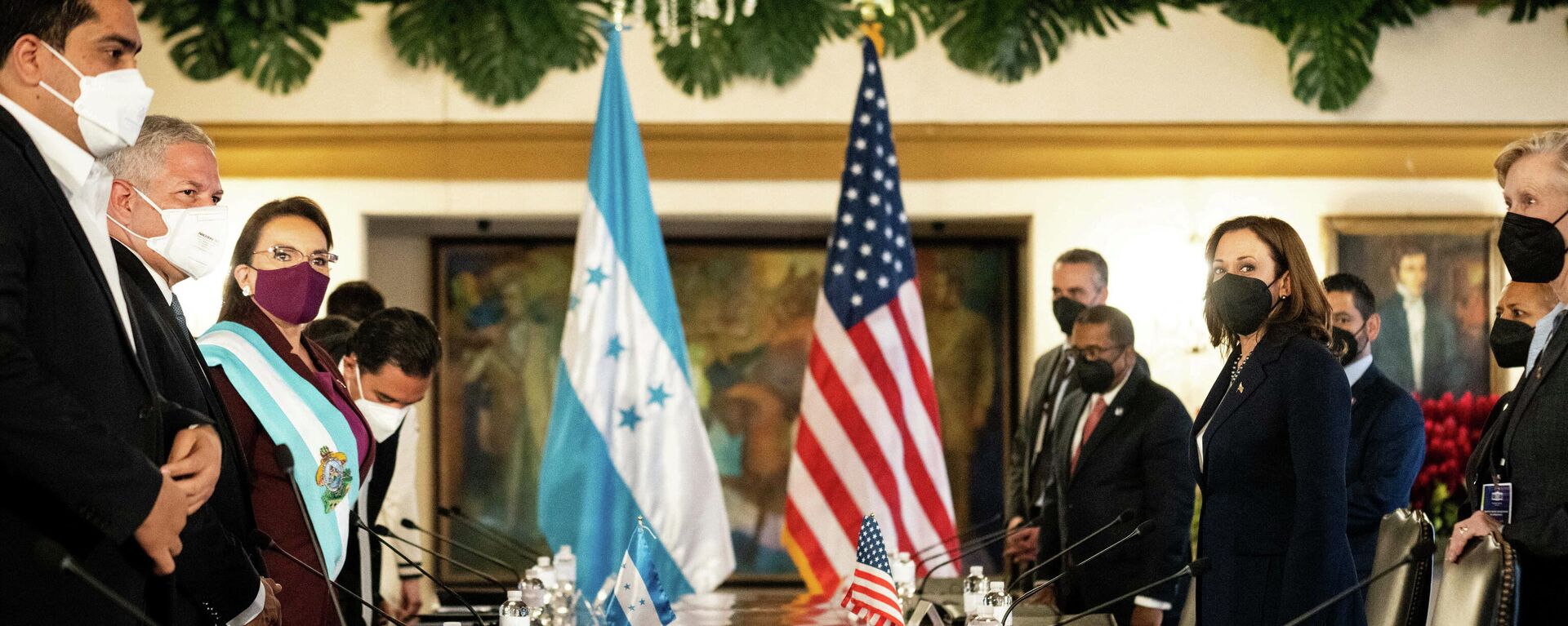 La presidenta de Honduras, Xiomara Castro, y la vicepresidenta de EEUU, Kamala Harris - Sputnik Mundo, 1920, 28.01.2022