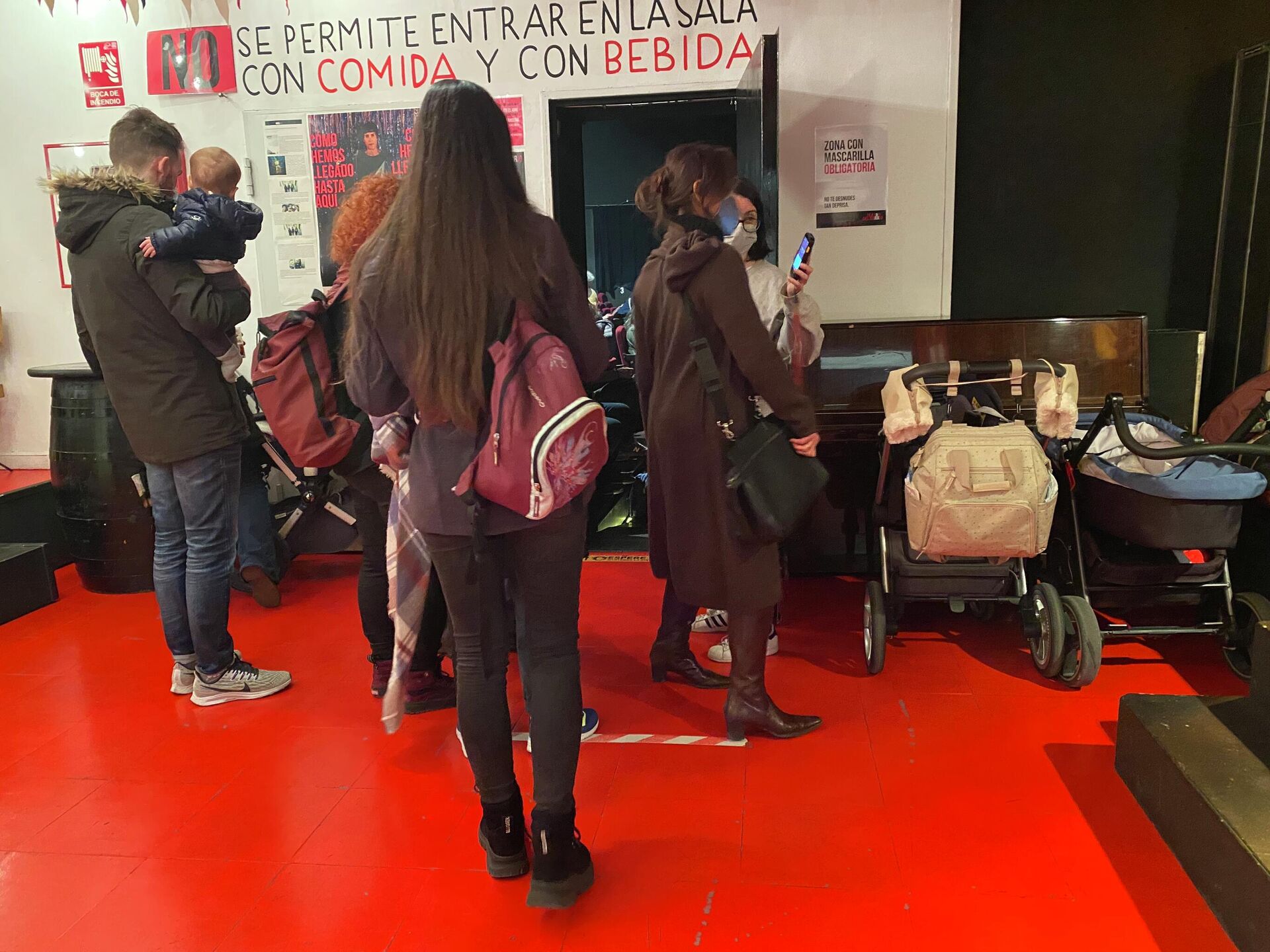 El público acude en Madrid a la primera 'Sesión Teta' de teatro para madres con bebés lactantes - Sputnik Mundo, 1920, 28.01.2022