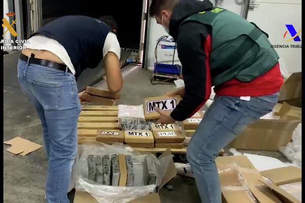 La Guardia Civil española incauta 2.011 kilos de cocaína en un contenedor procedente de Ecuador - Sputnik Mundo