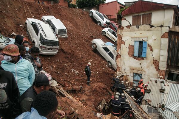 Las consecuencias de los desprendimientos de tierra en Madagascar causados por la tormenta tropical Ana. - Sputnik Mundo