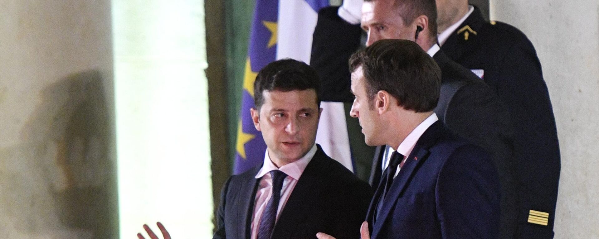 El presidente de Ucrania, Volodímir Zelenski, y su par francés, Emmanuel Macron (archivo) - Sputnik Mundo, 1920, 17.05.2022