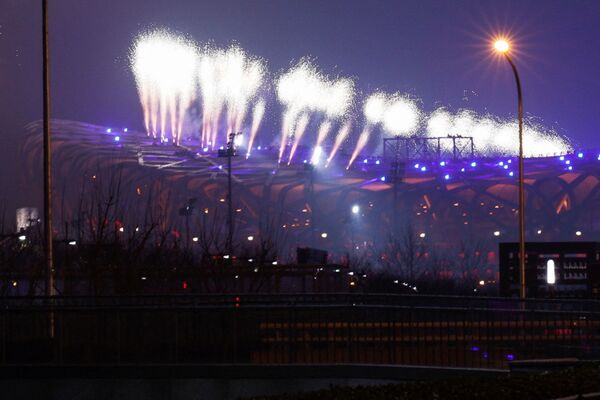 Un espectáculo pirotécnico en el estadio Nido de Pájaro durante el ensayo de la ceremonia inaugural de los JJOO de Pekín. - Sputnik Mundo