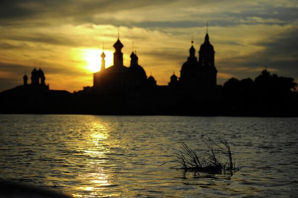 Vista al Kremlin de Rostov desde el lago Nero, Rusia - Sputnik Mundo