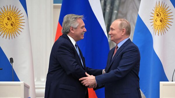 El presidente de Argentina, Alberto Fernández, en una reunión con su homólogo ruso, Vladímir Putin - Sputnik Mundo