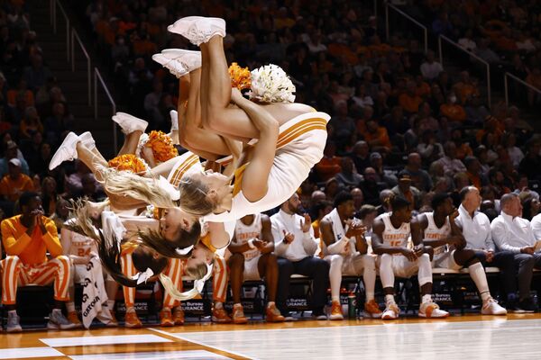 Las animadoras de Tennessee durante un partido de baloncesto contra Texas A&amp;M en la ciudad de Knoxville (Estados Unidos). - Sputnik Mundo