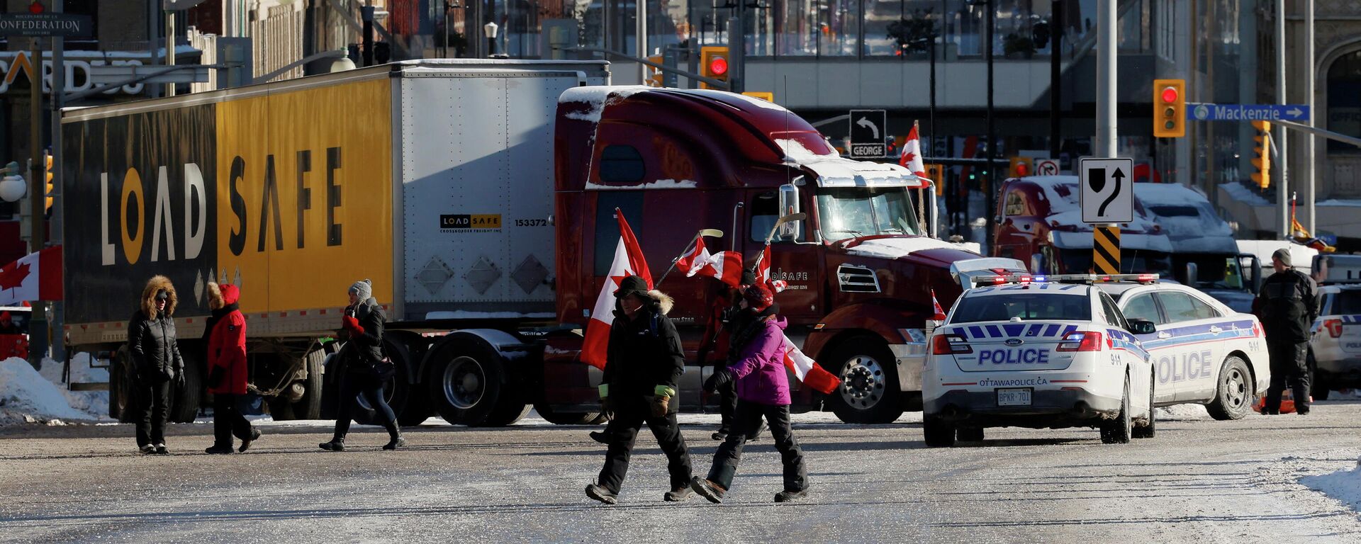 Los camioneros en Ottawa protestan contra la vacunación obligatoria - Sputnik Mundo, 1920, 05.02.2022