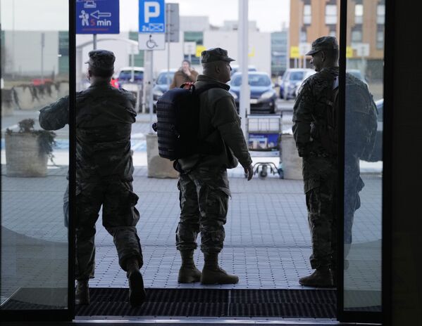 Alrededor de 1.700 soldados estadounidenses serán desplegados en el sureste de Polonia. Desde 2017, unos 4.000 militares estadounidenses ya habían sido trasladados a ese país. - Sputnik Mundo