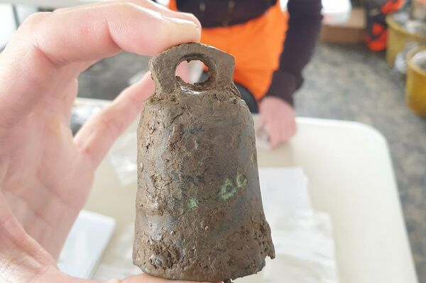 Una de las piezas halladas en la ciudad romana descubierta en Fleet Marston, Reino Unido - Sputnik Mundo