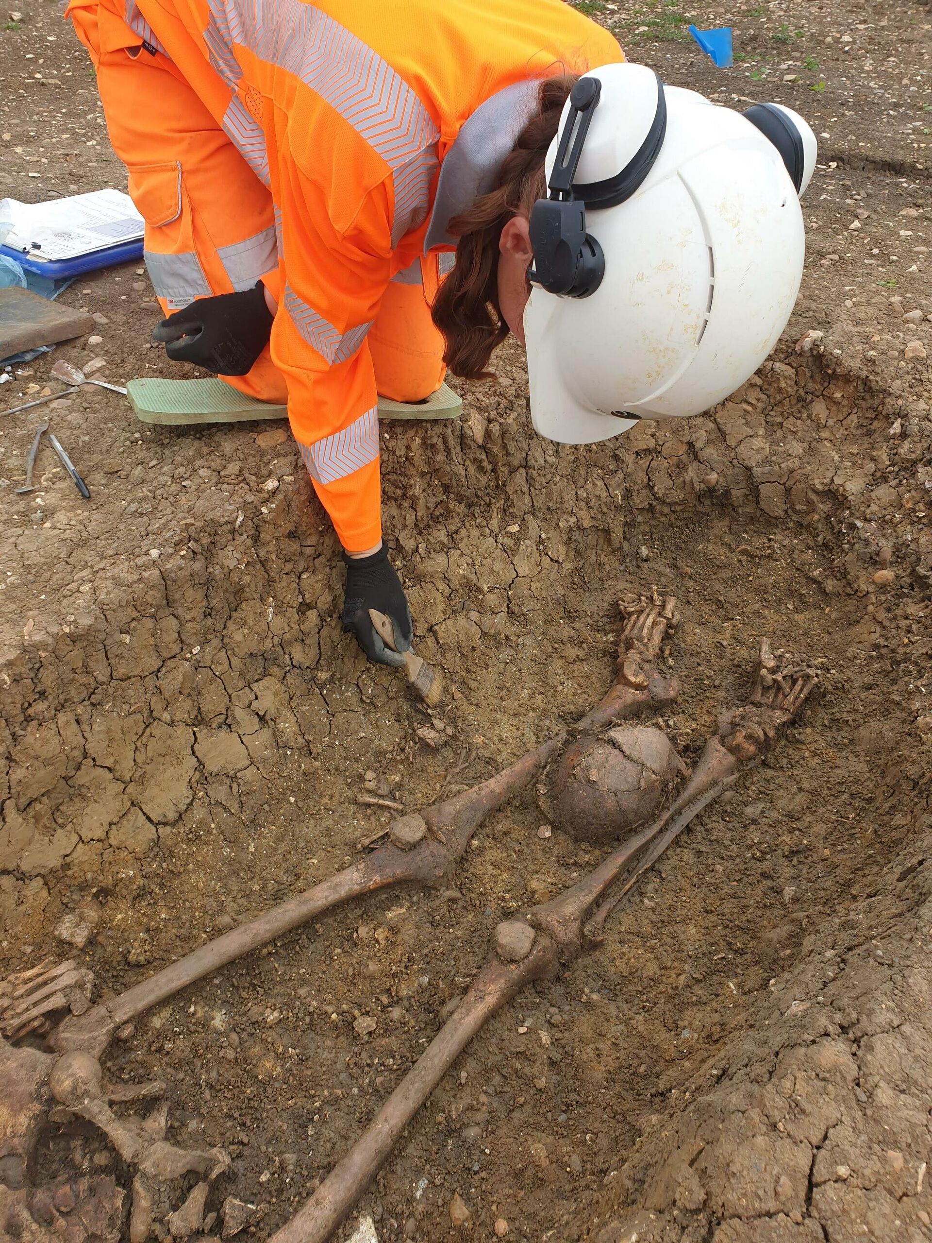 Los restos de una persona enterrada decapitada en la antigua ciudad romana hallada en Reino Unido - Sputnik Mundo, 1920, 08.02.2022