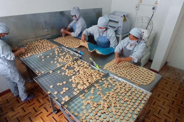 El proyecto 'Hormigón Armado' tiene una unidad productora de galletitas que emplea a 12 personas - Sputnik Mundo
