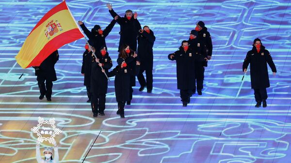 Los atletas españoles desfilan durante la ceremonia de apertura de los JJOO de Invierno en Pekín, China, el 4 de febrero de 2022 - Sputnik Mundo