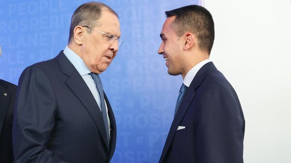 Los ministros de Asuntos Exteriores de Rusia e Italia, Serguéi Lavrov y Luigi Di Maio - Sputnik Mundo