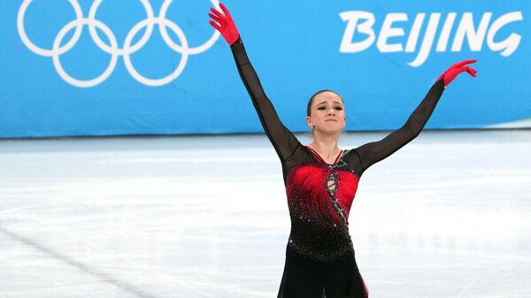 La patinadora artística rusa, Kamila Valíeva en Los Juegos Olímpicos de Invierno 2022 - Sputnik Mundo