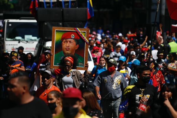 Chávez presente en cada columna de manifestantes - Sputnik Mundo