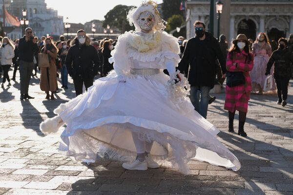 El Carnaval ha comenzado a celebrarse en Venecia por primera vez desde 2020. Hace dos años, esta fiesta fue cancelada por la expansión de la pandemia justo dos días antes de que terminara oficialmente. - Sputnik Mundo