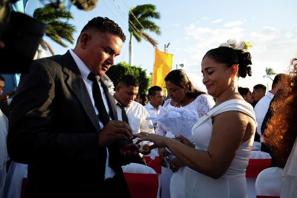 La boda masiva &#x27;Me caso con vos&#x27; en Managua, Nicaragua - Sputnik Mundo