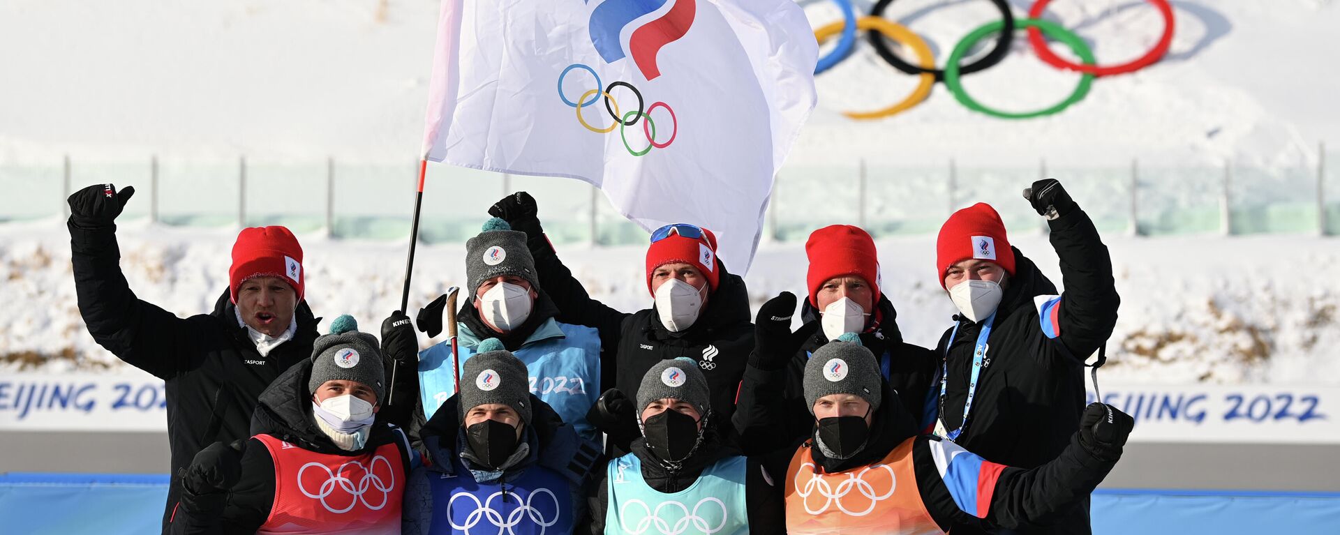 Los biatletas rusos conquistaron medallas de bronce en el relevo masculino 4 x 7,5 km en los Juegos Olímpicos de Invierno de Pekín 2022 - Sputnik Mundo, 1920, 15.02.2022