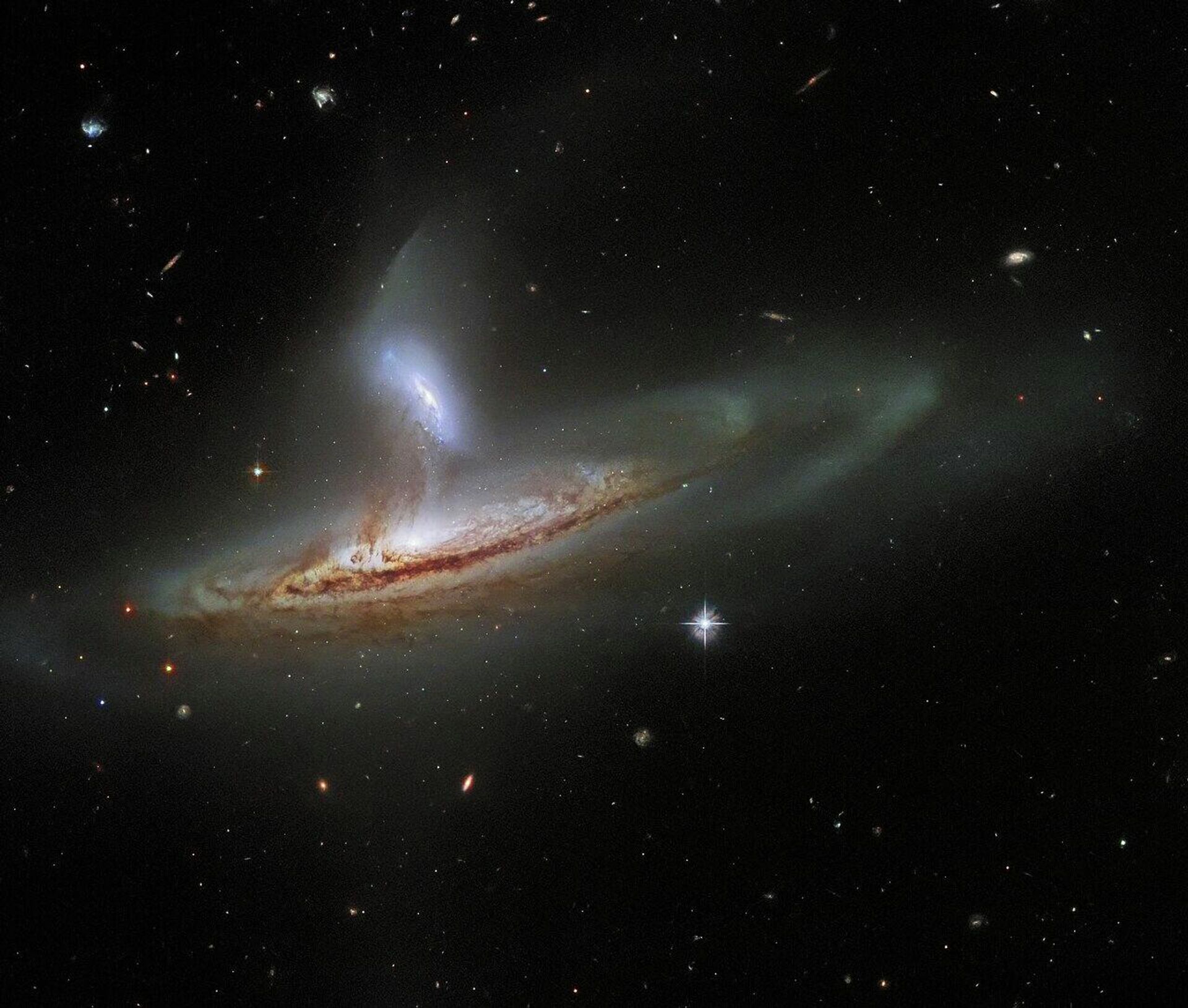 Una impresionante interacción entre dos galaxias captada por el telescopio Hubble - Sputnik Mundo, 1920, 15.02.2022