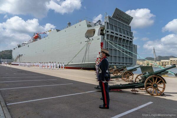 El buque de transporte logístico Ysabel, atracado en Cartagena - Sputnik Mundo