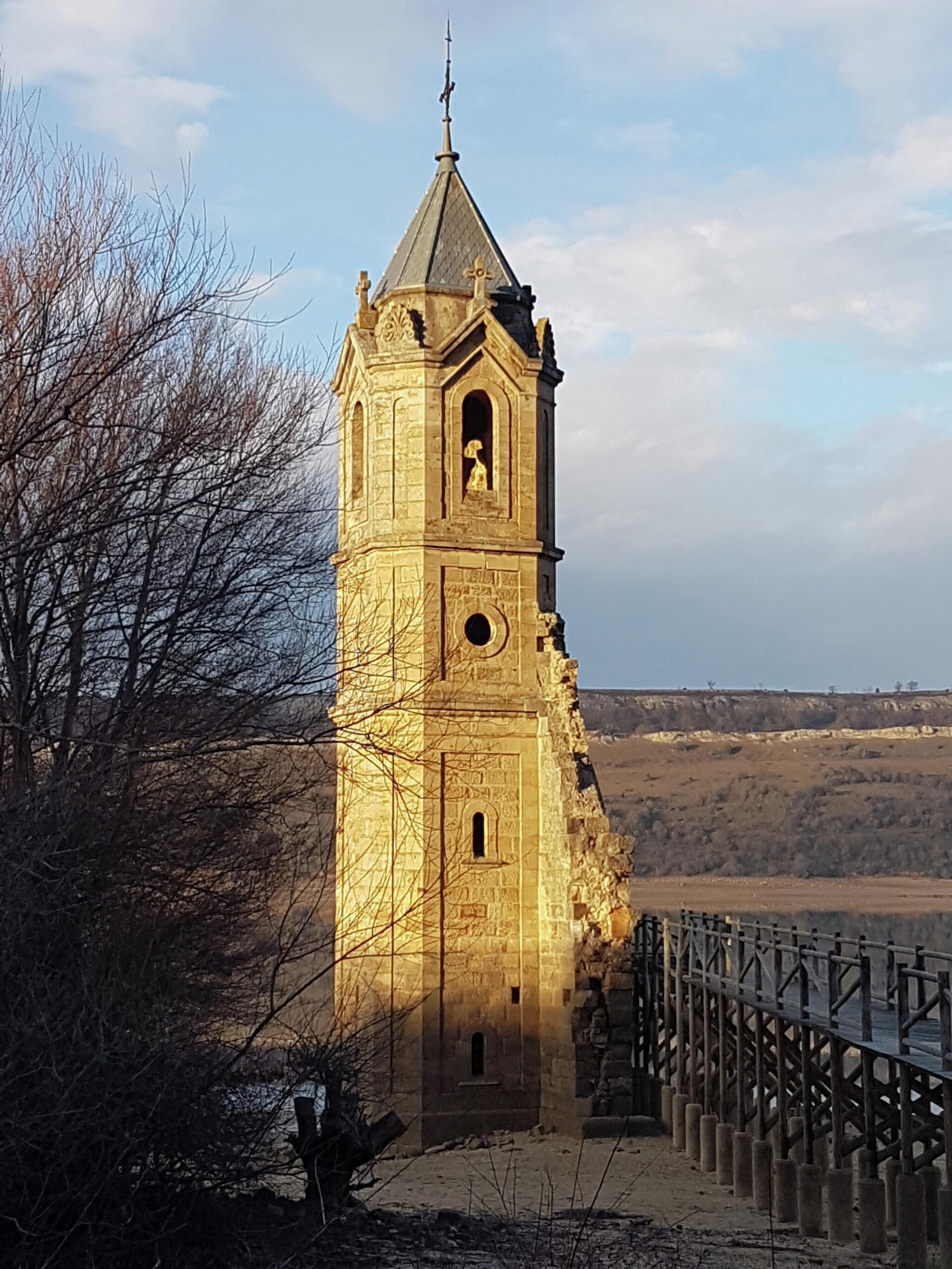 Torre de la iglesia de San Roque (Rozas de Valdearroyo, Cantabria) - Sputnik Mundo, 1920, 18.02.2022