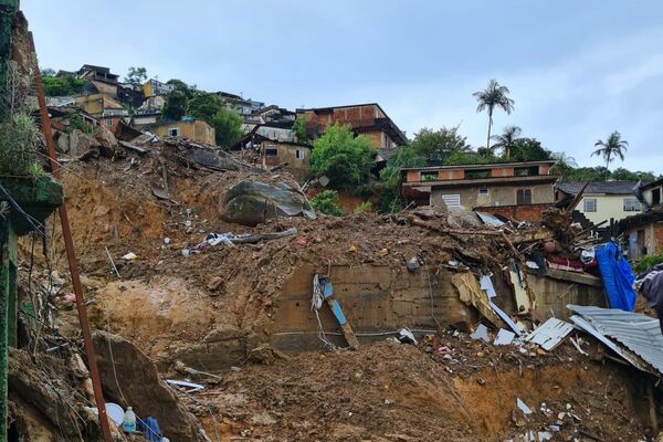El Morro da Oficina es la zona cero de la catástrofe en Petrópolis. Más de 80 casas de esta favela fueron totalmente destruidas. Debajo del barro y los escombros están la mayoría de los 116 desaparecidos que aún hay en la ciudad. - Sputnik Mundo