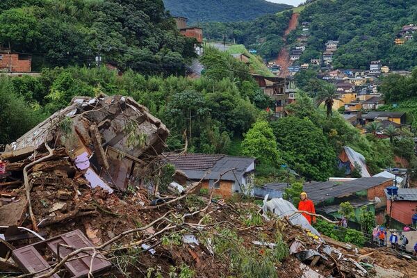 El Morro da Oficina es la zona cero de la catástrofe en Petrópolis. Más de 80 casas de esta favela fueron totalmente destruidas. Debajo del barro y los escombros están la mayoría de los 116 desaparecidos que aún hay en la ciudad. - Sputnik Mundo