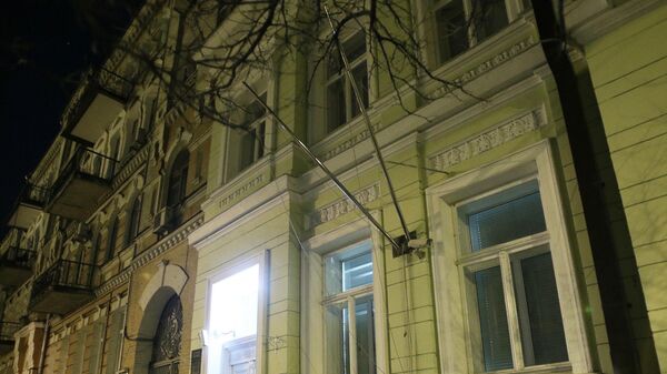 La Embajada de Reino Unido en Kiev sin la bandera británica - Sputnik Mundo