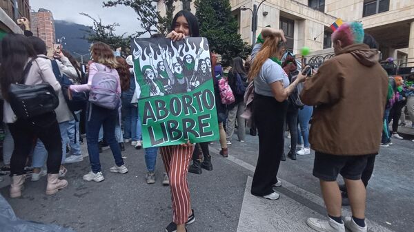 Colombianas celebran despenalización total del aborto hasta las 24 semanas de gestación - Sputnik Mundo
