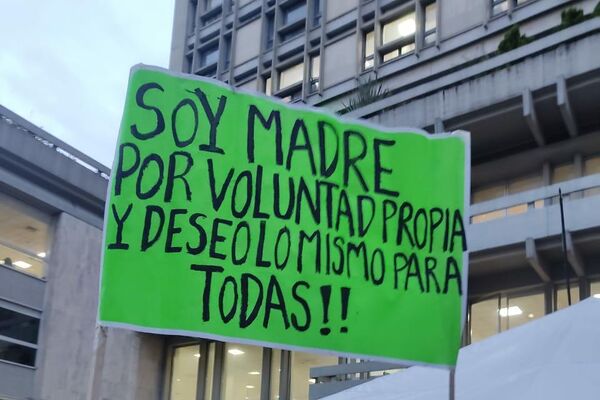 Feministas celebran despenalización del aborto en Colombia hasta la semana 24 - Sputnik Mundo