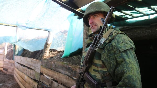 Un militar de La República Popular de Donetsk - Sputnik Mundo