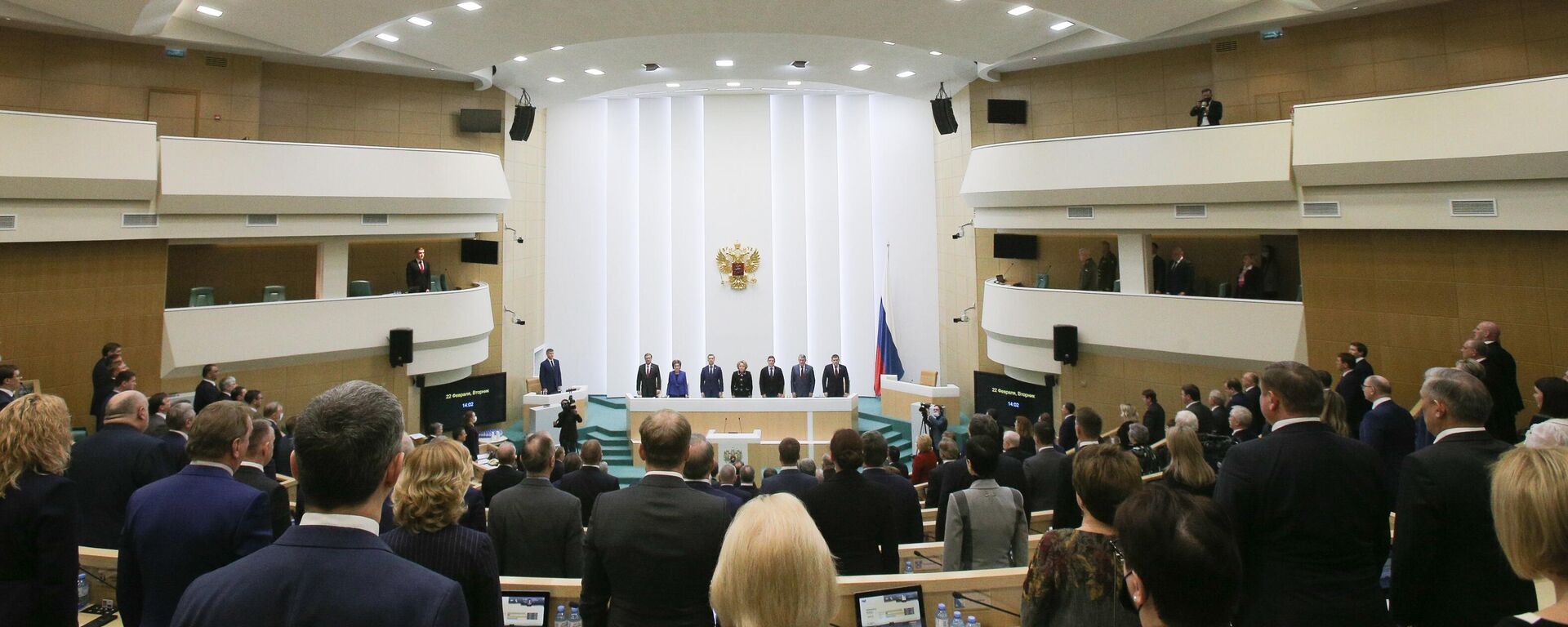 Senadores en pleno del Consejo de la Federación de Rusia - Sputnik Mundo, 1920, 25.02.2022
