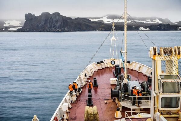 El buque de investigación de la Flota del Báltico, Admiral Vladimirsky zarpó de Kronstadt el 3 de diciembre de 2019 para dar la vuelta al mundo, conmemorando el bicentenario del descubrimiento de la Antártida. - Sputnik Mundo