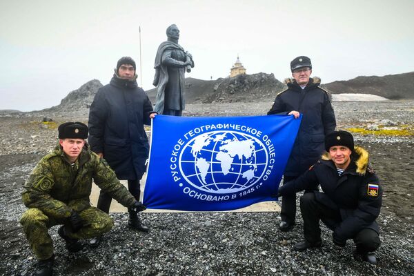 La nave llegó a la estación antártica rusa Bellingshausen el 28 de enero de 2020. Allí los miembros de la expedición participaron de las celebraciones del bicentenario del descubrimiento de la Antártida. - Sputnik Mundo