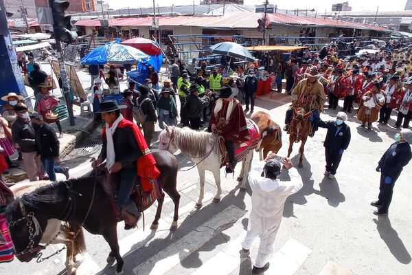 Las autoridades de las comunidades trajeron también a sus caballos a desfilar en el Anata andino - Sputnik Mundo