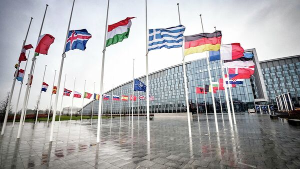 Banderas de los países miembros de la OTAN. - Sputnik Mundo