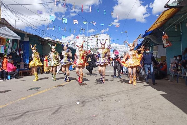 La fiesta del carnaval volvió en Oruro - Sputnik Mundo