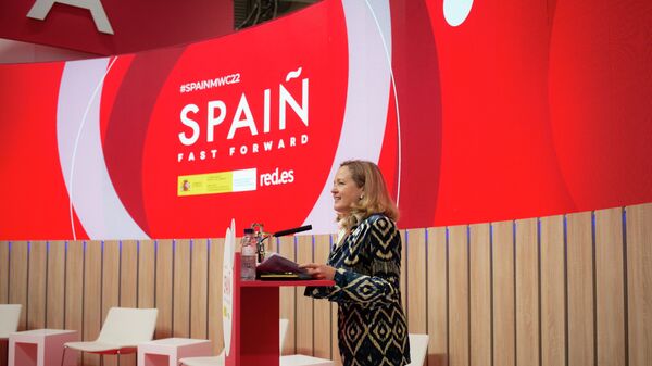 Nadia Calviño, ministra de Asuntos Económicos y Transformación Digital en la inauguración del Mobile World Congress 2022 - Sputnik Mundo