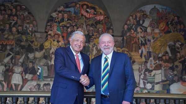 El presidente de México, Andrés Manuel López Obrador, y el expresidente Luiz Inácio Lula da Silva - Sputnik Mundo