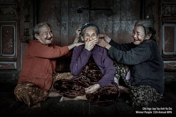 La fotografía &#x27;Old Age Joy!&#x27; del fotógrafo Anh Vu Do, ganador de la categoría PEOPLE del concurso de la MPA. - Sputnik Mundo