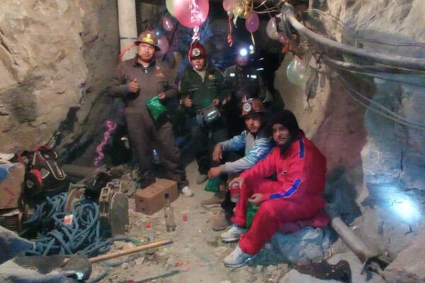 Los mineros celebran en San José Jallpa Socavón en Oruro - Sputnik Mundo