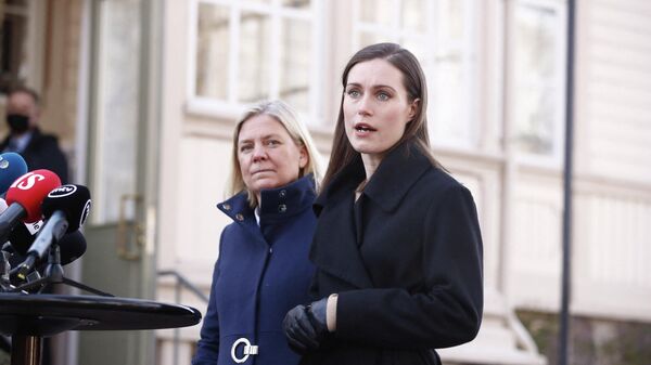 La primera ministra de Suecia, Magdalena Andersson, y su homóloga de Finlandia, Sanna Marin - Sputnik Mundo
