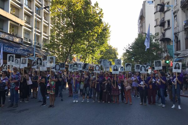 Marcha del Día Internacional de la Mujer en Montevideo - Sputnik Mundo