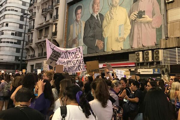 Marcha del Día Internacional de la Mujer en Montevideo  - Sputnik Mundo