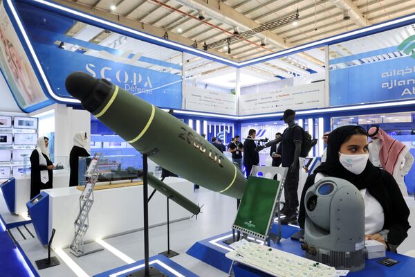 El stand de la empresa saudí SCOPA Defense en el World Defense Show 2022, en Riad. - Sputnik Mundo