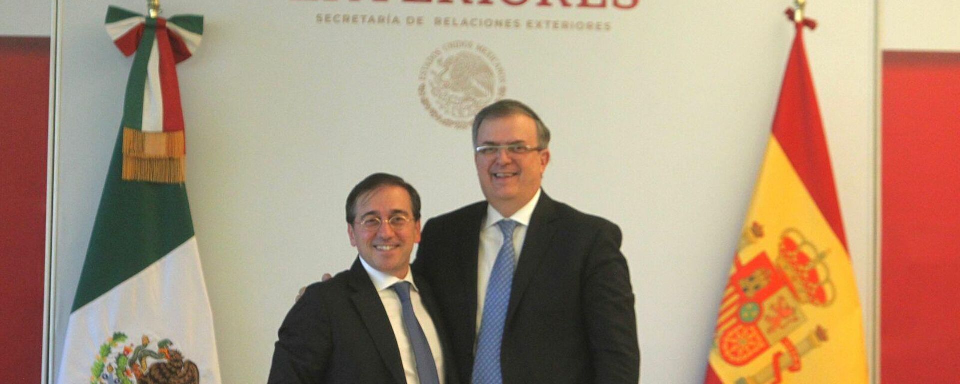 El ministro de Exteriores de España, José Manuel Albares, con el canciller de México, Marcelo Ebrard - Sputnik Mundo, 1920, 09.03.2022