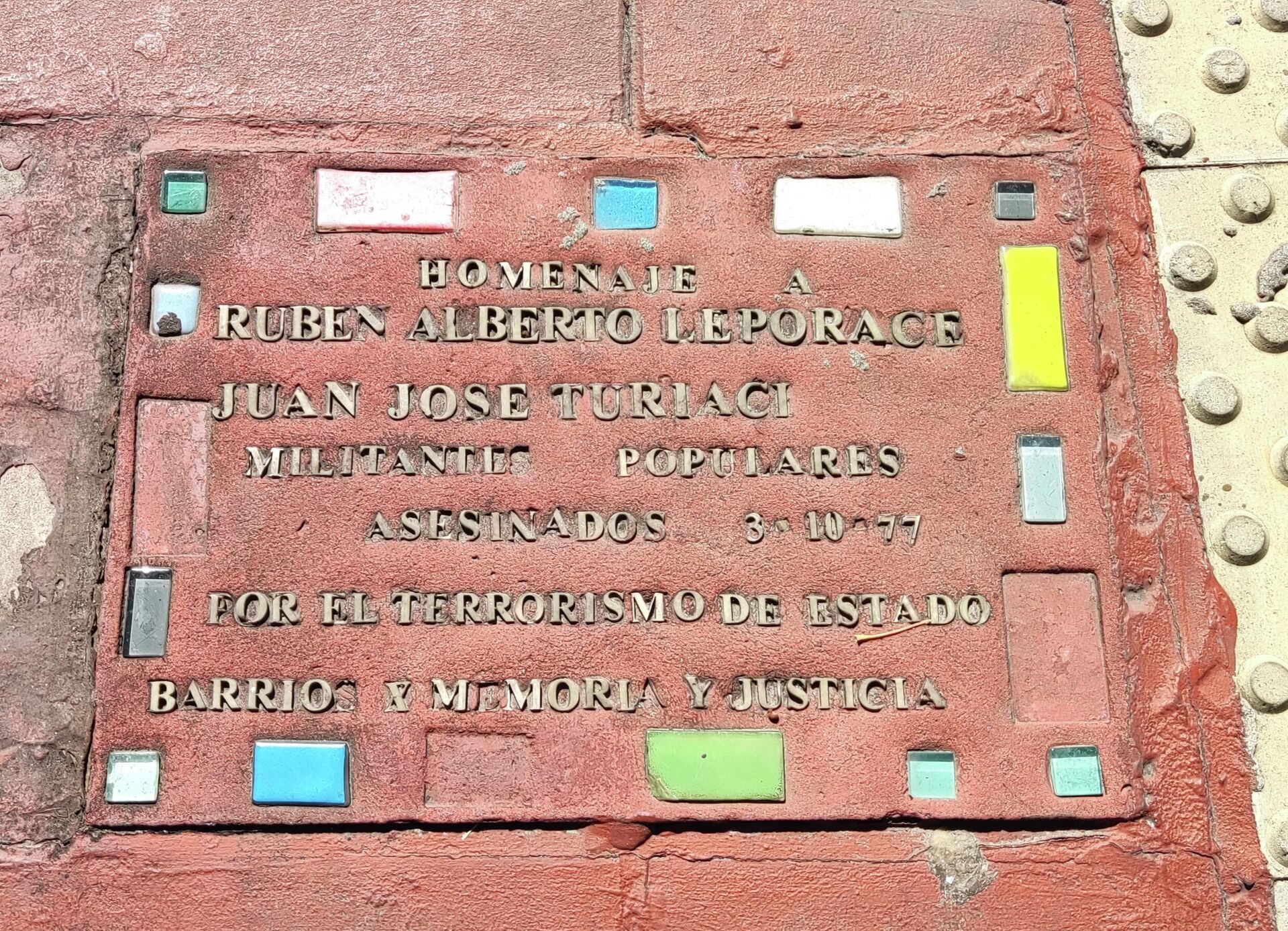 Baldosa en homenaje a Leporace, en el barrio de Pompeya - Sputnik Mundo, 1920, 10.03.2022
