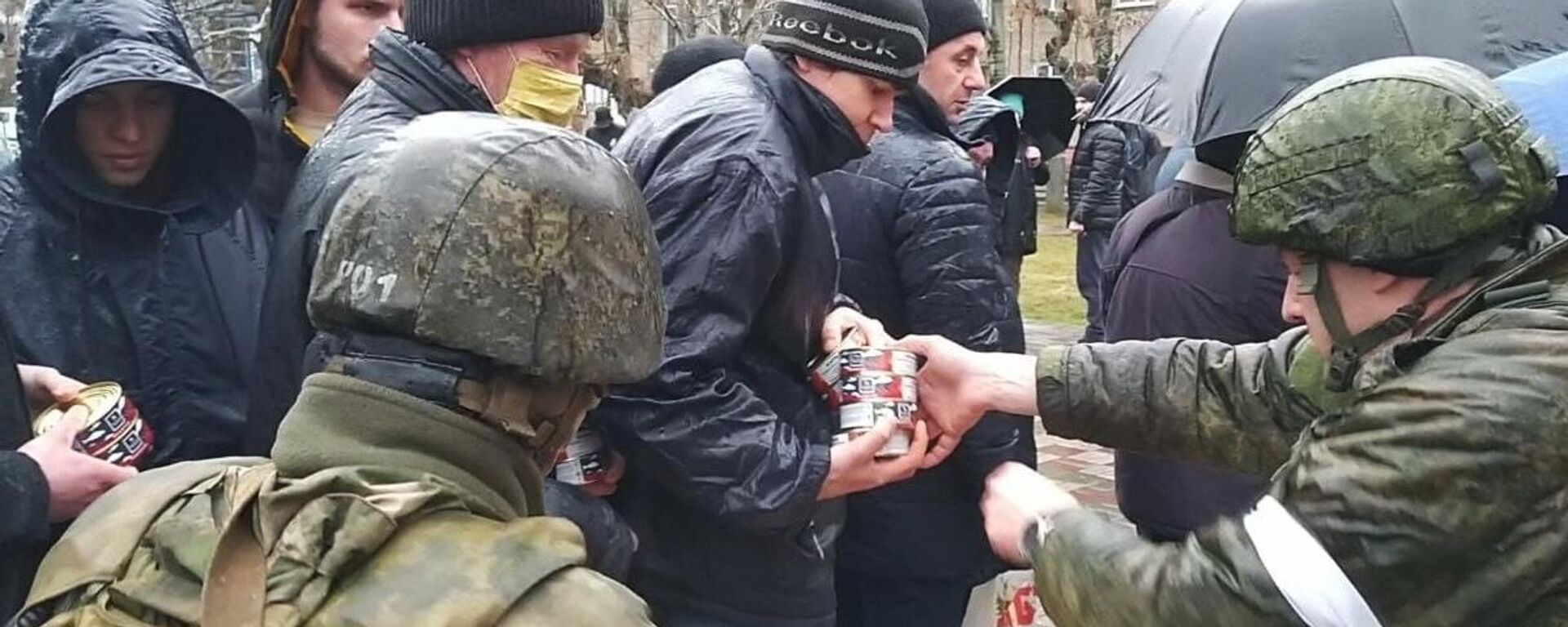 La ayuda humanitaria de las fuerzas rusas a los ciudadanos civiles durante la operación especial de desmilitarización y desnazificación en Ucrania - Sputnik Mundo, 1920, 12.03.2022